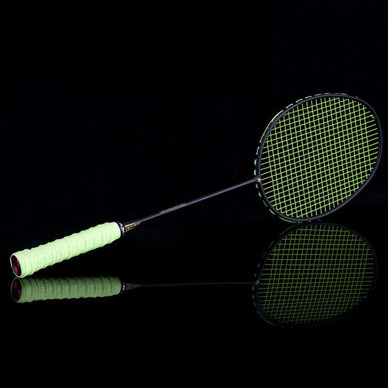 Badmintonracket i stark kolfiber – lätt och elastiskt med ett stort urval av färgkombinationer